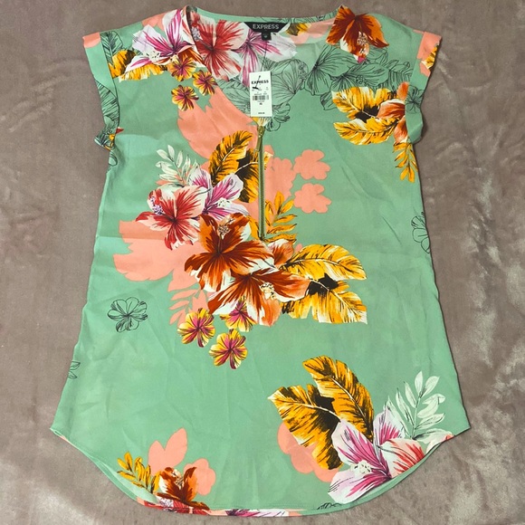 EXPRESS FLORAL TUNIC-NWT🌸 - Picture 1 of 7